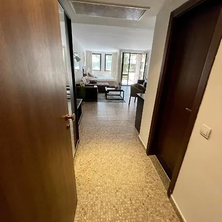 Royal - 5m To Pool, 100m To Apartmán *