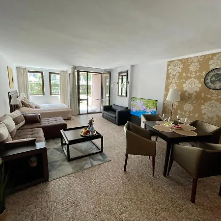 Apartment Royal - 5m To Pool, 100m To