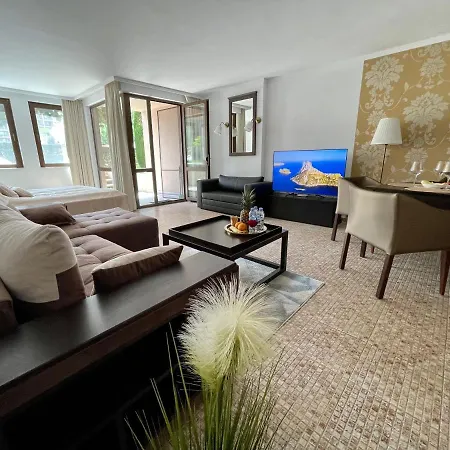 Apartment Royal - 5m To Pool, 100m To Slantschew brjag