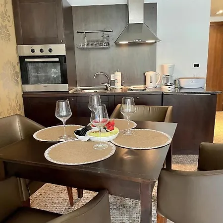 Royal - 5m To Pool, 100m To