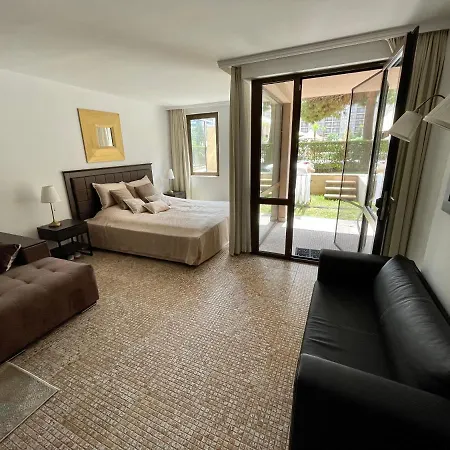 Royal - 5m To Pool, 100m To Apartmán